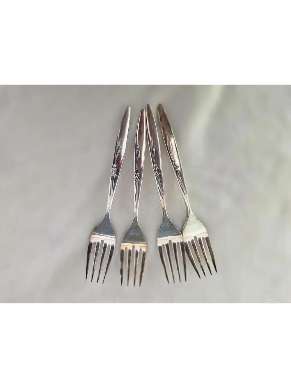 Oneida Gentle Rose Silverplate Dinner Forks Set of 4 7 3/8
